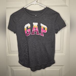 GAP Gray Kids‎ T-Shirt with Pink and Yellow Logo Size Large